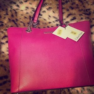 * FINAL REDUCTION * NWT Magenta Calvin Klein Bag🌺